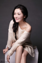 组图：冯文砚写真大片初秋展女人味