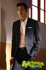 组图：金宇彬Tina合作新戏亲密互动玩自拍