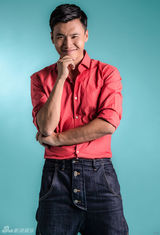 组图：于滨新写真曝光 顽皮不羁展熟男魅力