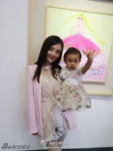 策划：情侣装Out！看明星亲子装激萌来袭