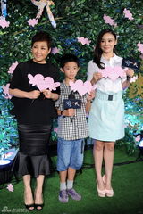 组图：周迅出席《有一天》首映 12位明星零片酬