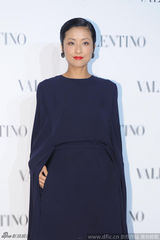 【星衣神探】范冰冰穿流苏皮裙 彰显丰腴性感