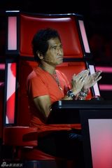 组图：好声音齐秦狼之队来袭  莫文蔚甜蜜加盟