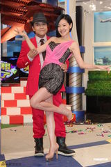 组图：小S产后复出主持《康熙来了》