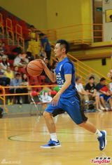 组图：余文乐否认与周柏豪反目 陈伟成新欢现身