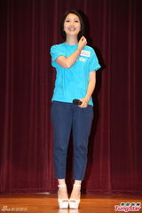 组图：杨千嬅出席国际母乳哺育周活动