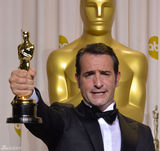 高清组图：奥斯卡后台获奖众星举金人光彩照人