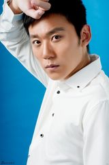 组图：孟剑波时尚写真 展现型男风采