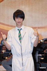 组图：严爵与麦可森PK琴艺 温岚高唱泰雅语歌曲