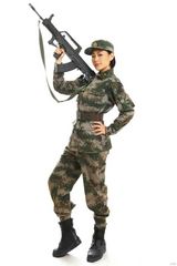 组图：《麻辣女兵》14日首播 三代女兵持枪写真