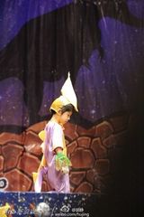 组图：已阵亡！胡静儿子扮粉色小恐龙萌翻网友