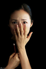 组图：江一燕神经如燕写真 鬼脸连拍成表情后