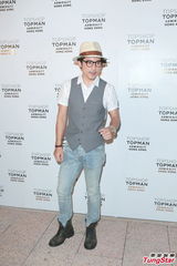 组图：谢婷婷参加酒会 林德信自称打扮像德普