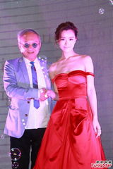 组图：文咏珊高价转会 前老板黎明拍短片祝贺