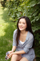 组图：冯文砚单车LOOK秀美腿 小清新拉风