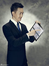 组图：王阳封面大片化身商务精英男人味儿足