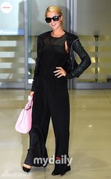 组图：名媛希尔顿赴韩 豪气拎名包阵势大