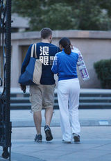 独家：马雅舒素颜携洋老公逛超市一路撒娇(图)