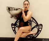 组图:Lady Gaga挑战冰水浇身 表情淡定女神范儿