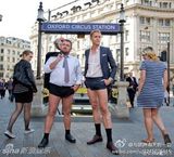 组图：英国猛男穿齐蛋超短裤上街惊呆路人