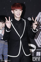 组图：EXO带妆出席专场巡演记者会 帅气逼人