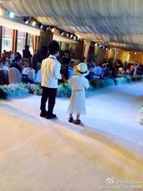 独家：孙菲菲结婚现场 与新郎幸福喂食