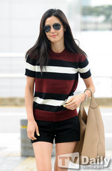 组图：全智贤亮相机场 休闲装依旧女神范儿