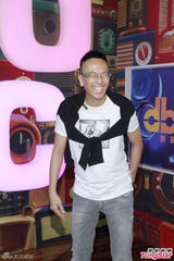 组图：吴绮莉拒回应房祖名吸毒 郑丹瑞望返电台