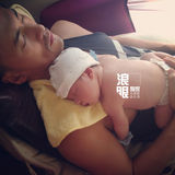 组图：何洁全家福照片独家曝光 一家三口乐融融