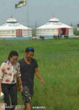 组图：谢霆锋谢贤父子内蒙古庆生 海清林丹助阵