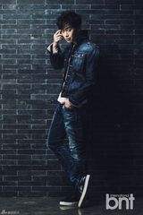 组图：韩星金载沅拍写真 杀人微笑展熟男魅力