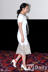 组图：韩星尹珍瑞镂空白裙优雅亮相试映会