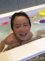 组图：(曹格儿女)曹氏兄妹有爱日常 暖Joe萌Grace初长成