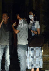 组图：韩寒七夕会面赵卓娜 女方微博爱点赞韩寒