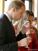 组图：凯特王妃秀搞怪百变表情 一反优雅形象