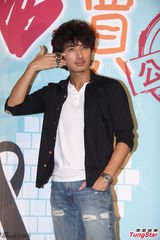 组图：捐款争议多 炎亚纶称爱心不该挑时间