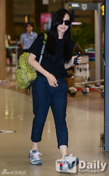 组图：SJ强仁f(x)宋茜返韩 笑颜灿烂心情好