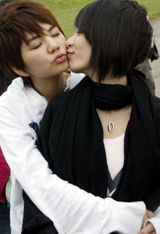 策划：S.H.E出道13周年纪念日 闺蜜之吻大盘点