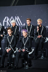 独家高清：EXO出道两年首开唱 11成员一夜长大