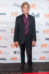 组图：“阿拉贡”莫腾森与导演背后位基情四射