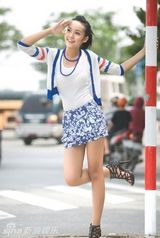 组图：越南12岁嫩模蹿红网络 甜美外形无邪笑容