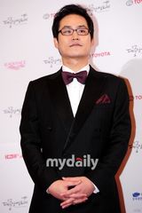 组图：大钟奖红毯星光熠熠 群星华服登场斗艳