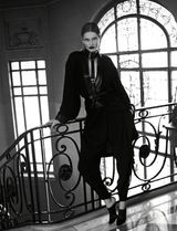 组图：小李超模女友妖媚大片 半裸上阵网眼遮体