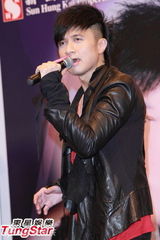 组图：古巨基携钟舒漫洪卓立平安夜献唱庆圣诞