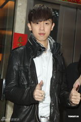 组图：建宁老师制作赈灾歌曲 近百位歌手献声