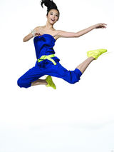 高清图：姚晨活力写真关注白领健康 演员就是服务员 