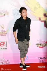 幻灯图：音乐风云榜十年盛典 星级艺人盛装出席