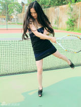 组图：芙蓉姐姐网球写真 再现经典“S型”身段