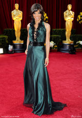 高清组图：奥斯卡红毯 肖娜-罗宾森大深V礼服 