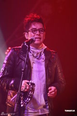 组图：谭咏麟香港办音乐会 提携新人Mr.乐队